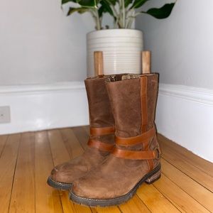 LIKE NEW Ariat Boots